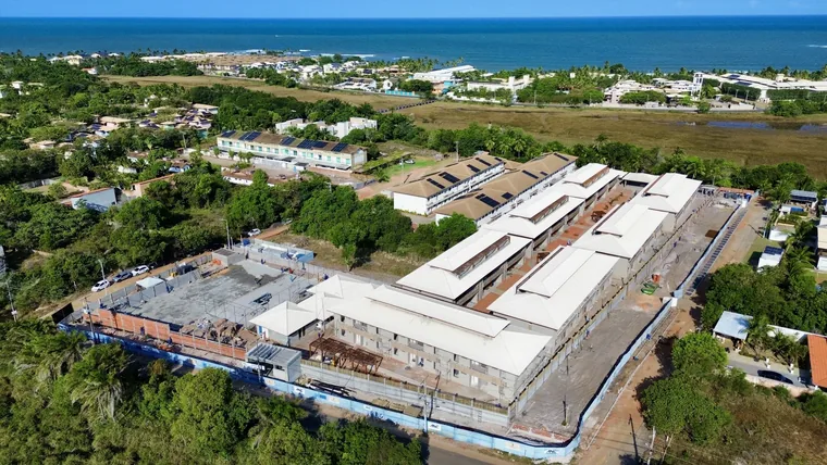 Segundo enquadramento aéreo da obra do Porto Itacimirim Residence, 1º de setembro de 2026