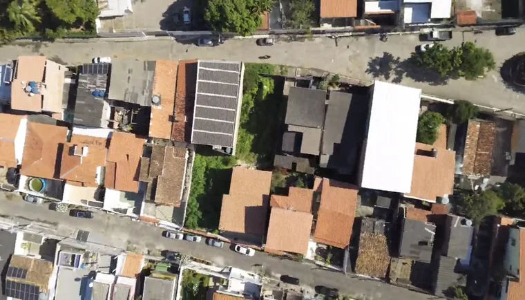 Vista aérea do terreno da casa em Itinga e das ruas de acesso