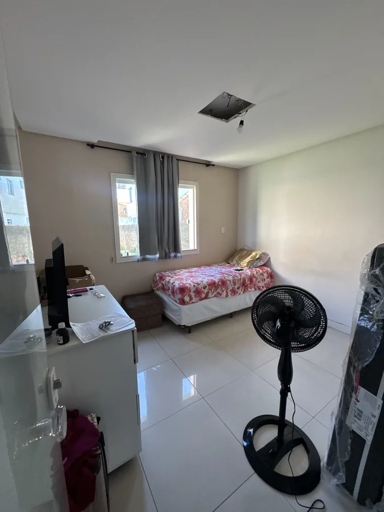 Quarto da casa em Itinga com janela para a área externa
