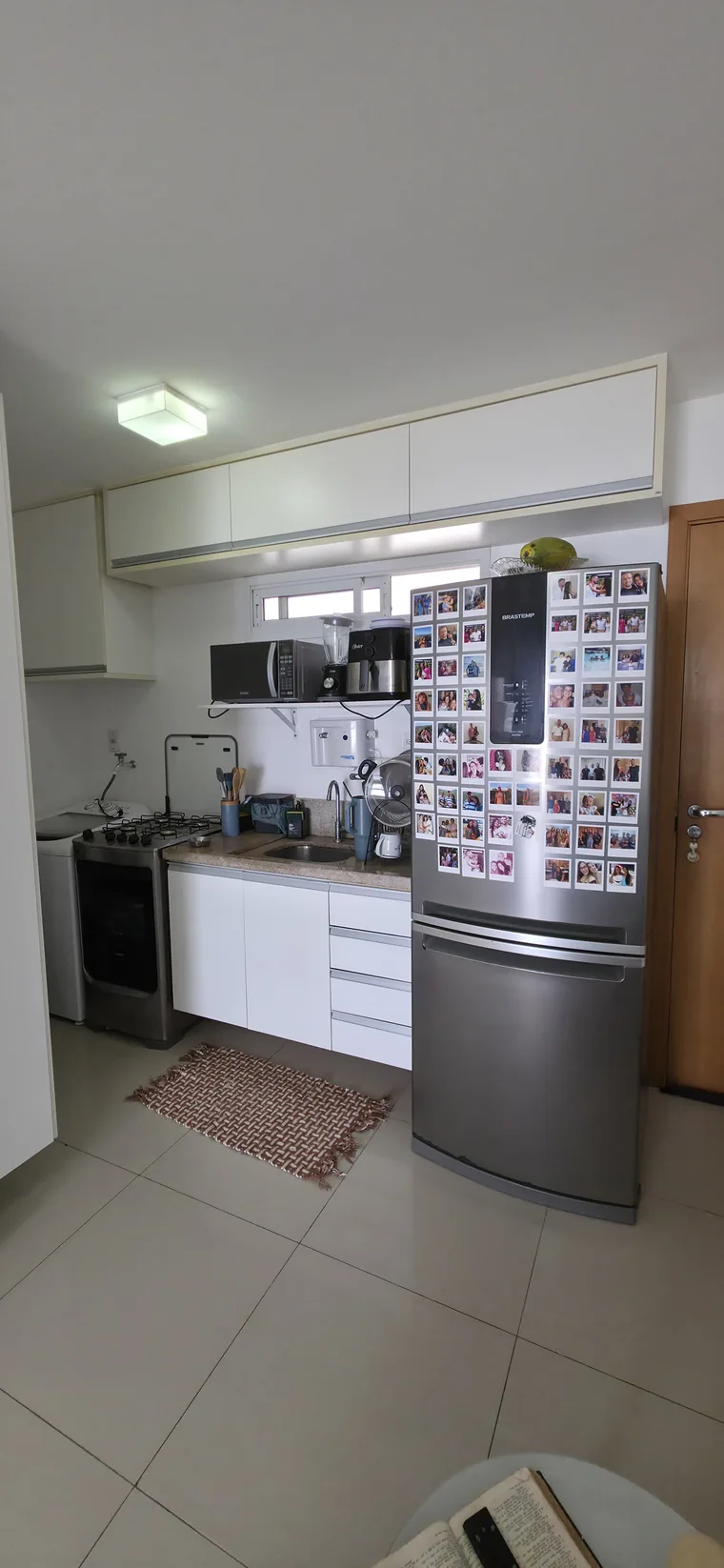 Cozinha integrada do apartamento no 5º Avenida